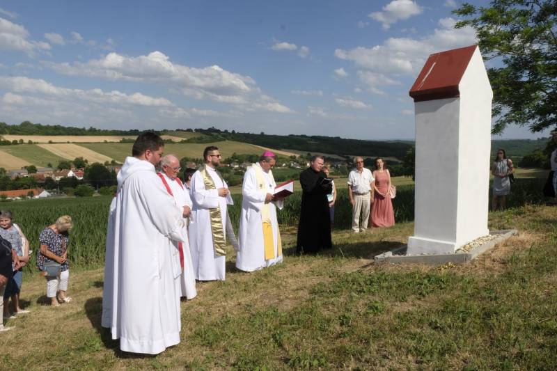 2021.06.30_Gödre felújított kálvária (53).JPG